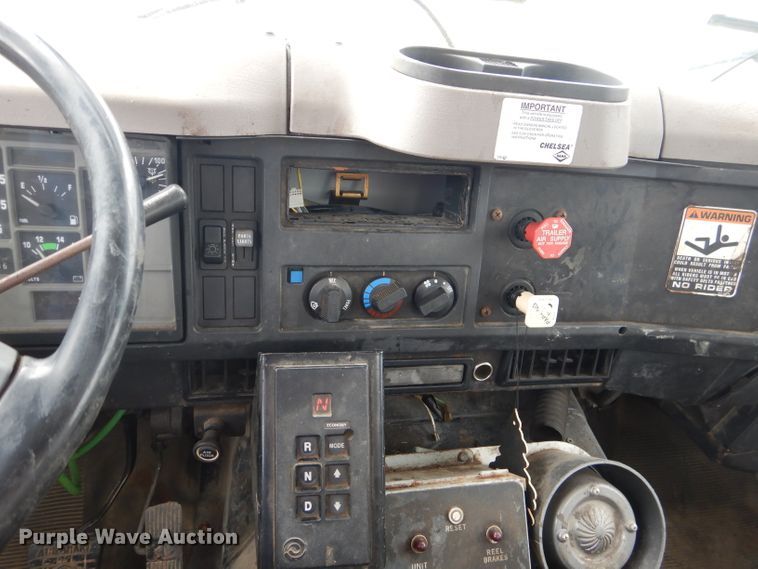 image for item HC9182 2000 International 4700  bucket truck