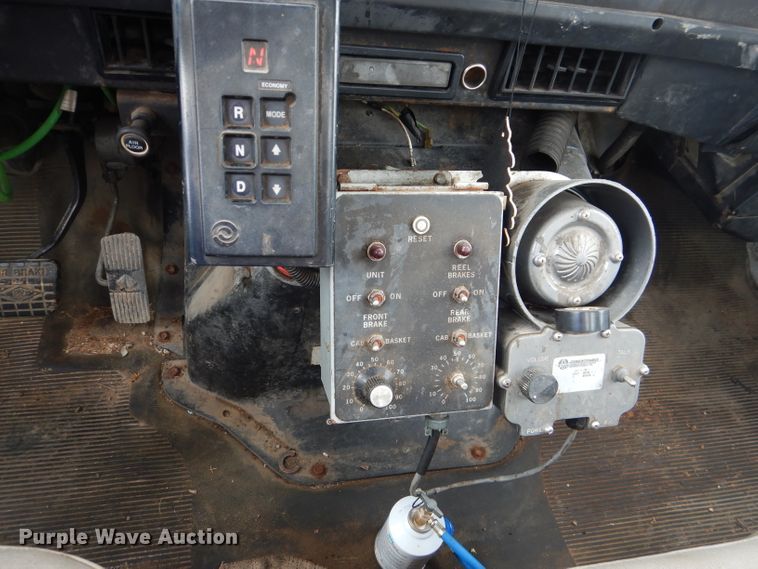 image for item HC9182 2000 International 4700  bucket truck