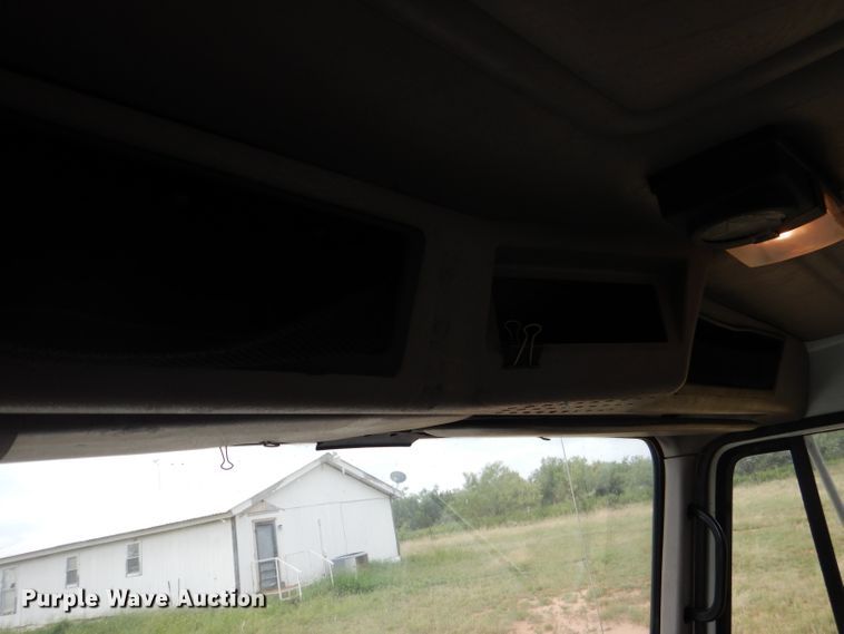 image for item HC9182 2000 International 4700  bucket truck