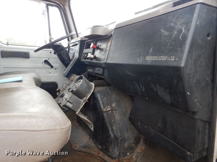 image for item HC9182 2000 International 4700  bucket truck