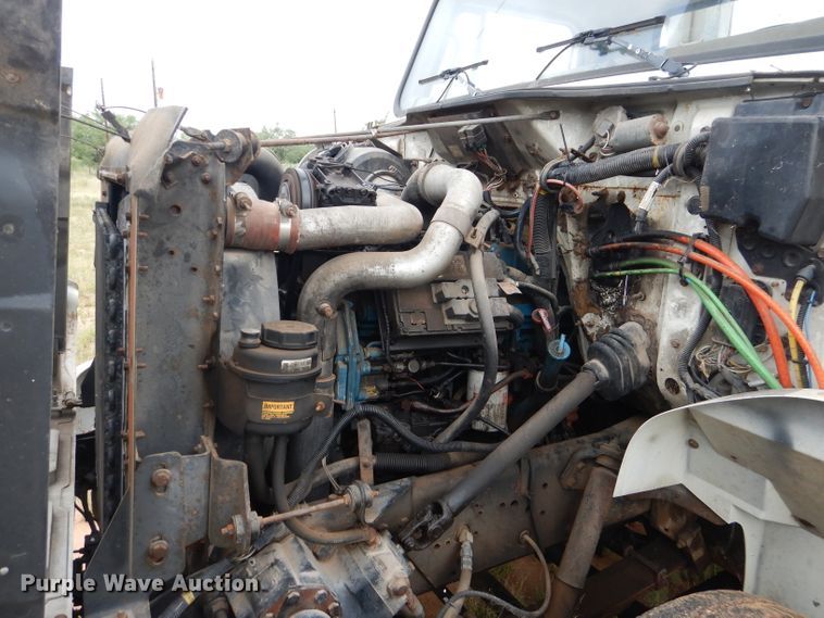 image for item HC9182 2000 International 4700  bucket truck