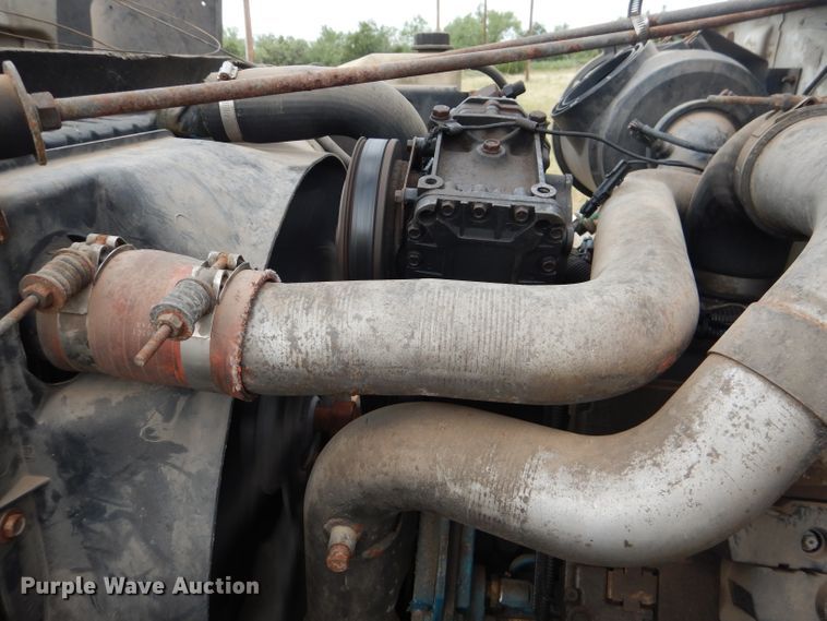 image for item HC9182 2000 International 4700  bucket truck