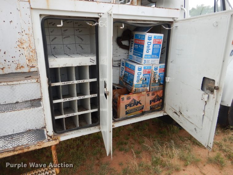 image for item HC9182 2000 International 4700  bucket truck