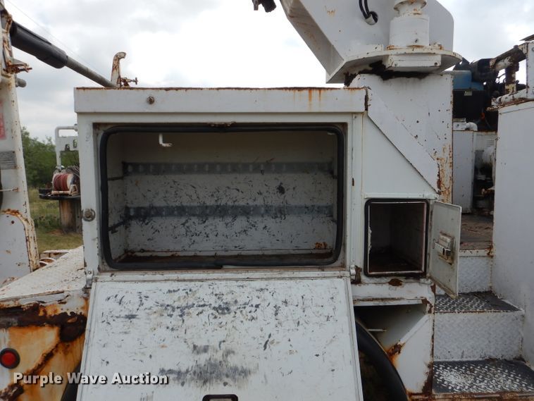 image for item HC9182 2000 International 4700  bucket truck
