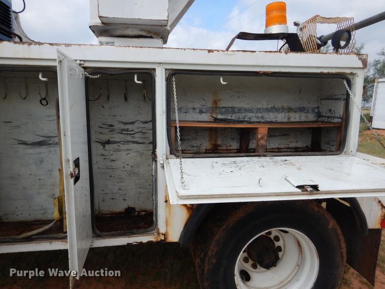 image for item HC9182 2000 International 4700  bucket truck