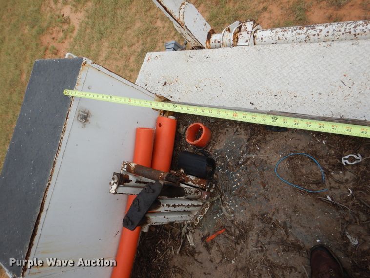 image for item HC9182 2000 International 4700  bucket truck