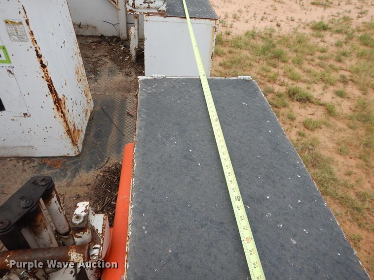 image for item HC9182 2000 International 4700  bucket truck