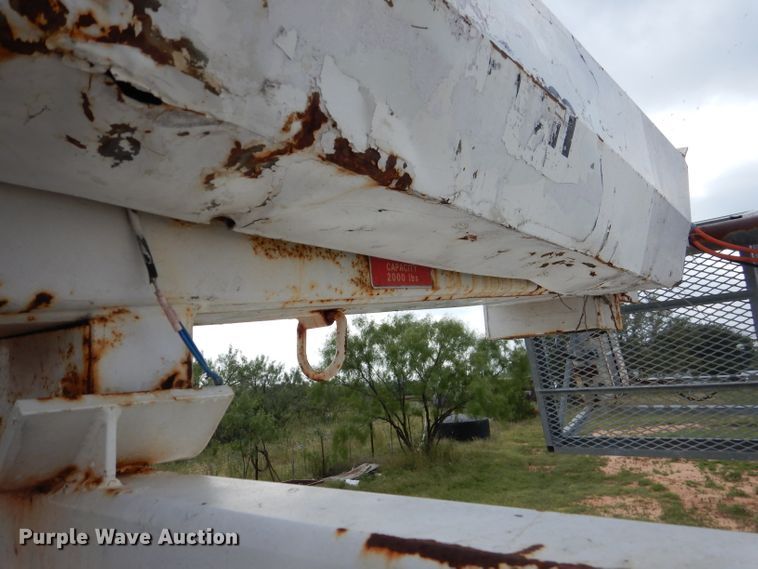 image for item HC9182 2000 International 4700  bucket truck