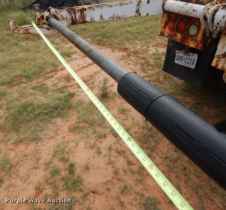 image for item HC9182 2000 International 4700  bucket truck