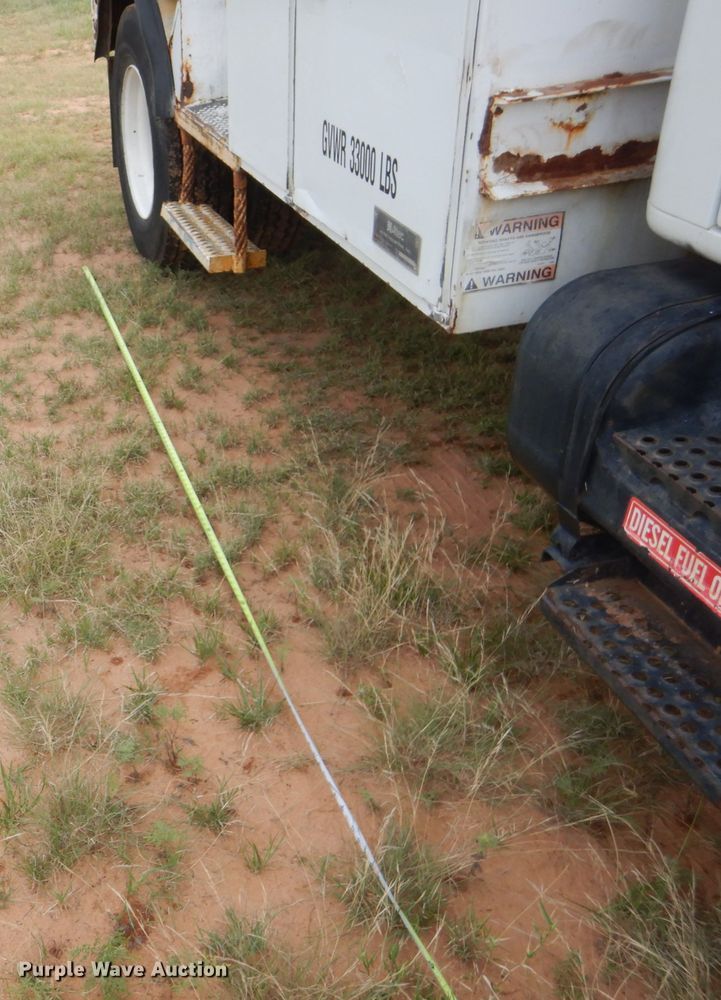 image for item HC9182 2000 International 4700  bucket truck