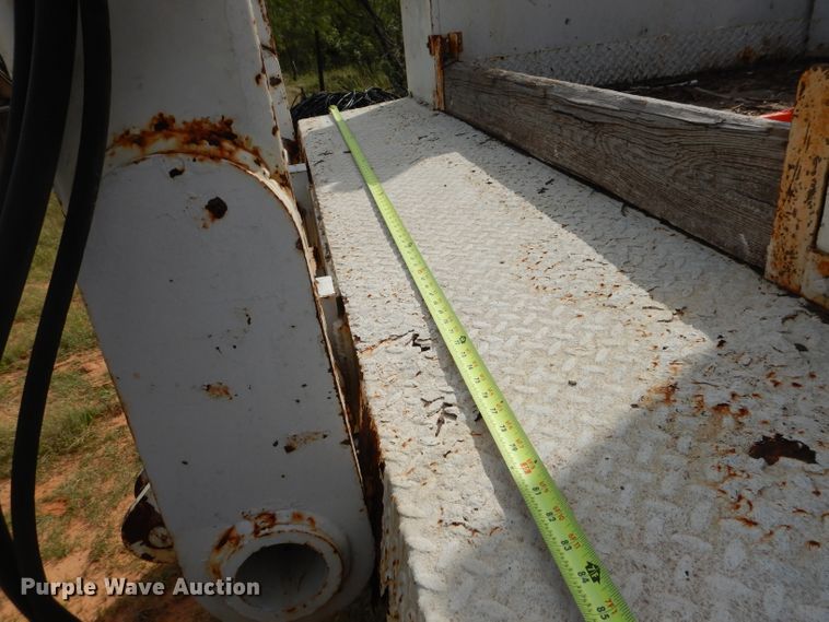 image for item HC9182 2000 International 4700  bucket truck