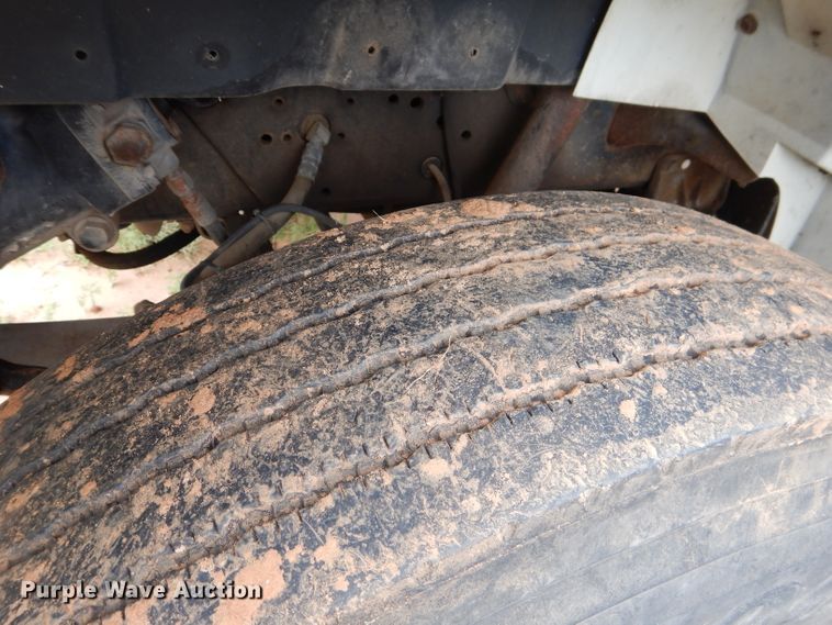 image for item HC9182 2000 International 4700  bucket truck