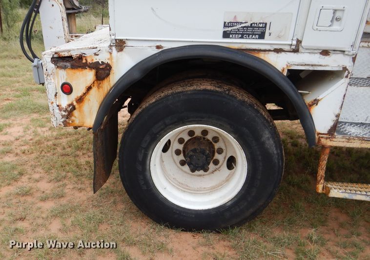 image for item HC9182 2000 International 4700  bucket truck