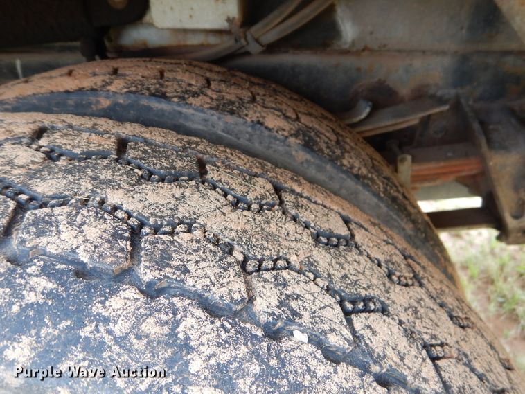 image for item HC9182 2000 International 4700  bucket truck