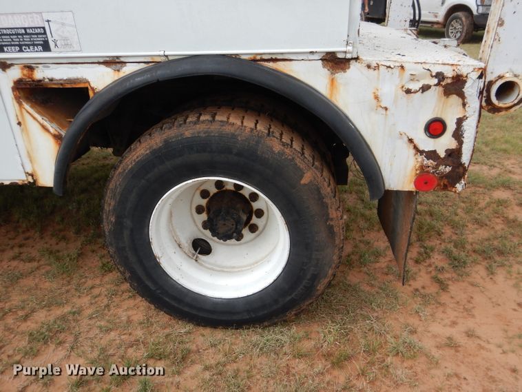 image for item HC9182 2000 International 4700  bucket truck