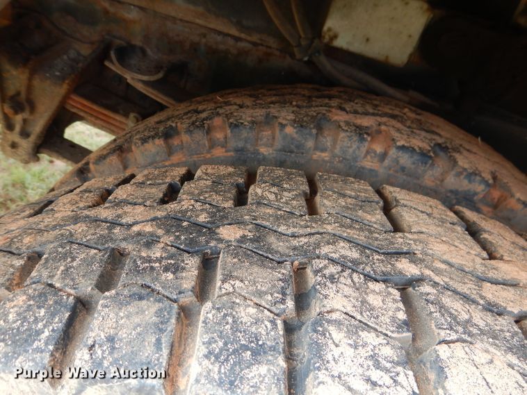 image for item HC9182 2000 International 4700  bucket truck