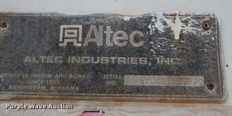 image for item HC9182 2000 International 4700  bucket truck