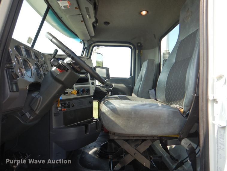 image for item HT9378 2012 Mack CHU613  semi truck