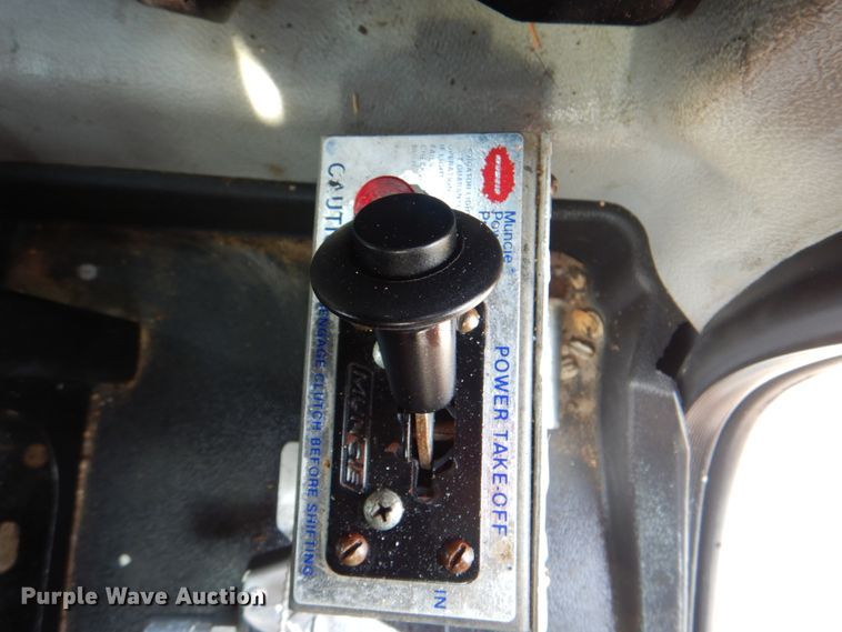 image for item HT9378 2012 Mack CHU613  semi truck