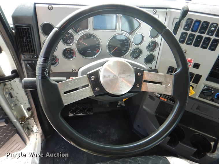 image for item HT9378 2012 Mack CHU613  semi truck