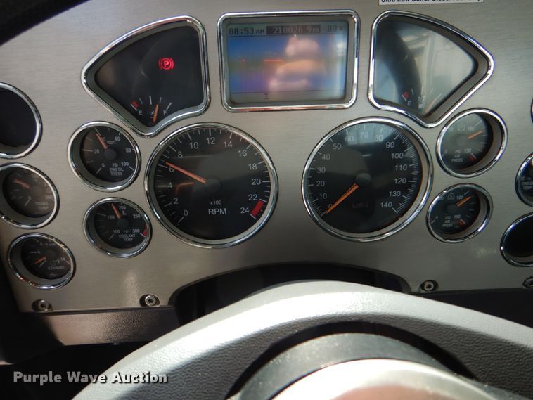 image for item HT9378 2012 Mack CHU613  semi truck