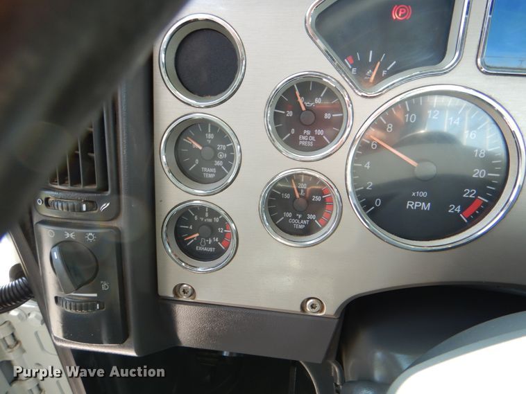 image for item HT9378 2012 Mack CHU613  semi truck