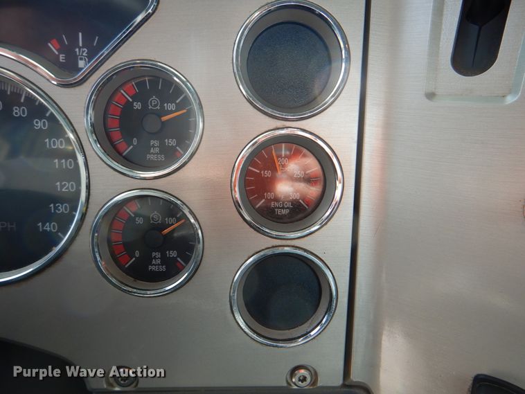 image for item HT9378 2012 Mack CHU613  semi truck