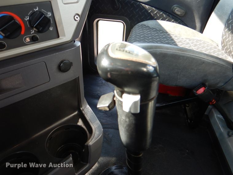 image for item HT9378 2012 Mack CHU613  semi truck