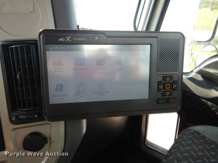 image for item HT9378 2012 Mack CHU613  semi truck