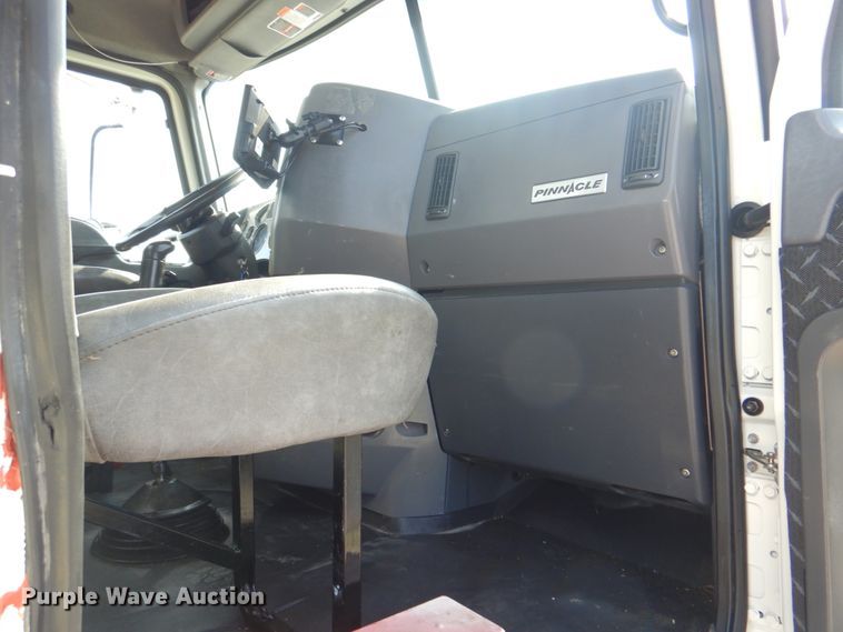 image for item HT9378 2012 Mack CHU613  semi truck