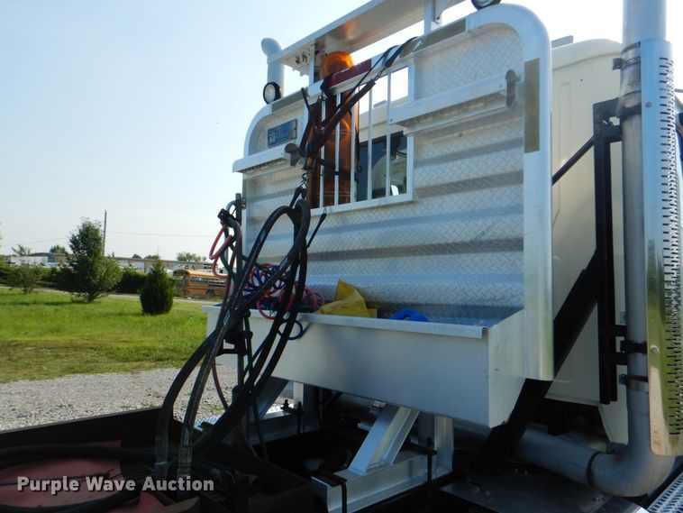 image for item HT9378 2012 Mack CHU613  semi truck