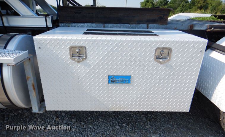 image for item HT9378 2012 Mack CHU613  semi truck