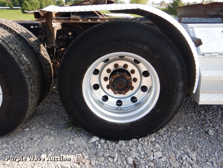 image for item HT9378 2012 Mack CHU613  semi truck