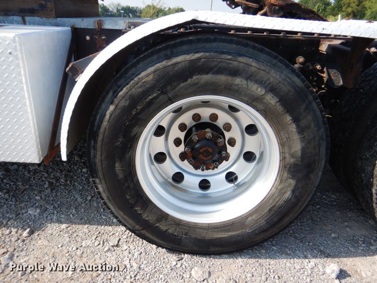 image for item HT9378 2012 Mack CHU613  semi truck