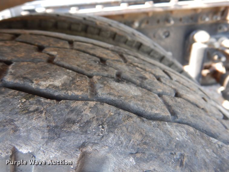 image for item HT9378 2012 Mack CHU613  semi truck