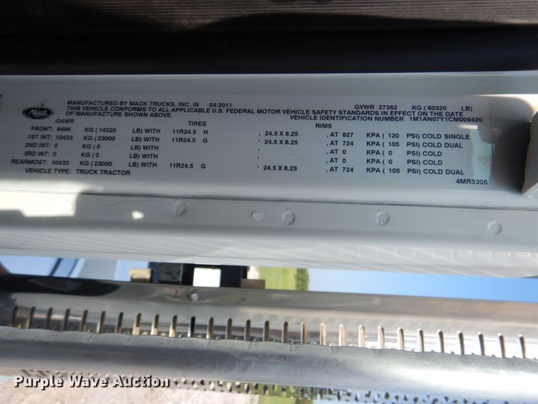 image for item HT9378 2012 Mack CHU613  semi truck