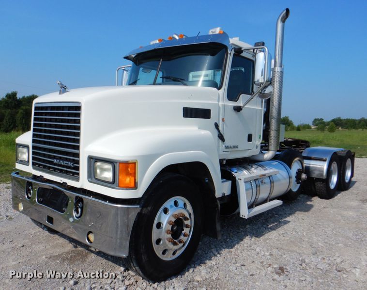 image for item HT9379 2013 Mack CHU613  semi truck