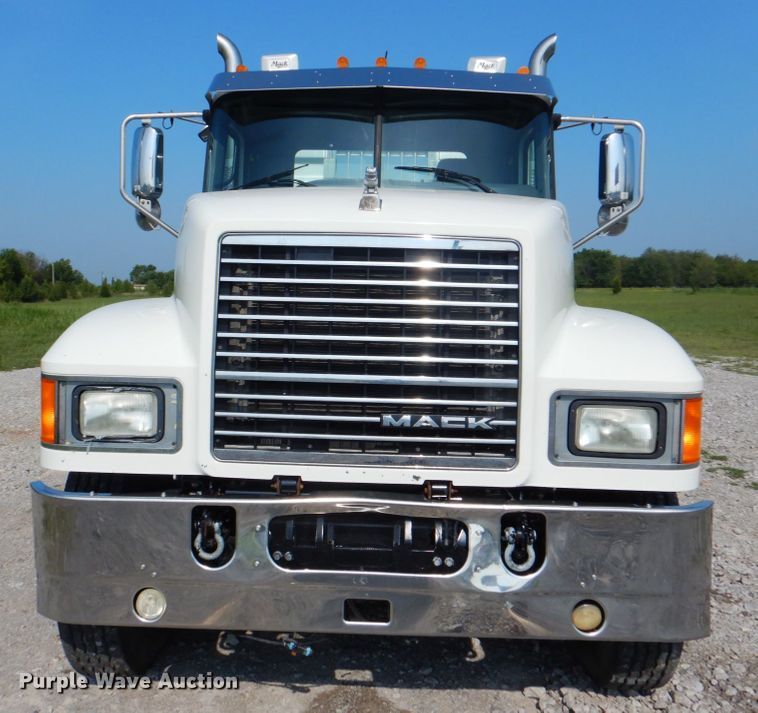image for item HT9379 2013 Mack CHU613  semi truck