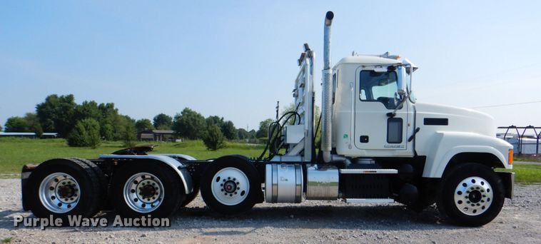 image for item HT9379 2013 Mack CHU613  semi truck