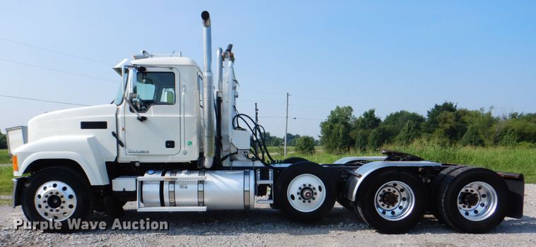 image for item HT9379 2013 Mack CHU613  semi truck