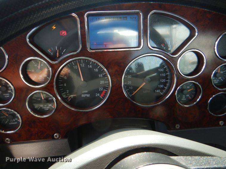 image for item HT9379 2013 Mack CHU613  semi truck