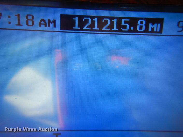 image for item HT9379 2013 Mack CHU613  semi truck