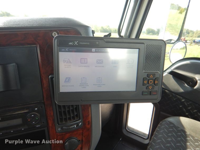 image for item HT9379 2013 Mack CHU613  semi truck