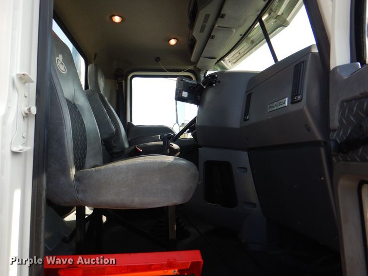 image for item HT9379 2013 Mack CHU613  semi truck