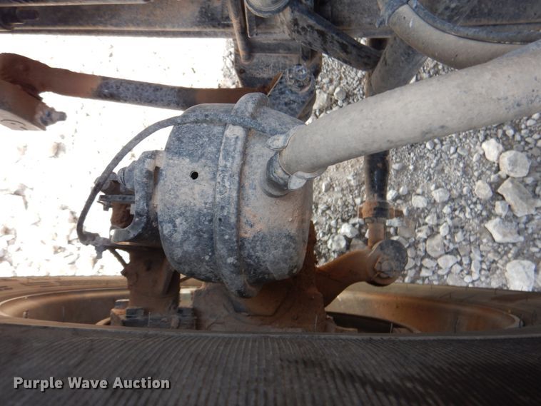 image for item HT9379 2013 Mack CHU613  semi truck