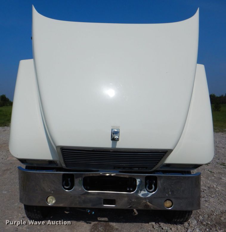 image for item HT9379 2013 Mack CHU613  semi truck