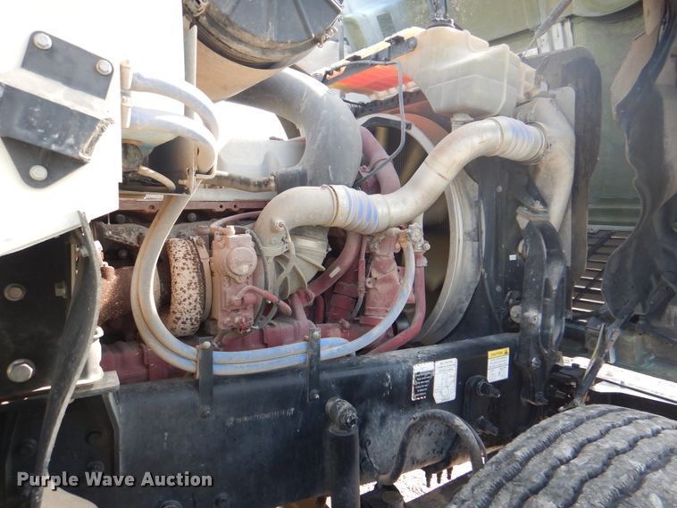 image for item HT9379 2013 Mack CHU613  semi truck