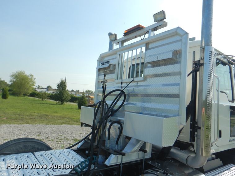 image for item HT9379 2013 Mack CHU613  semi truck