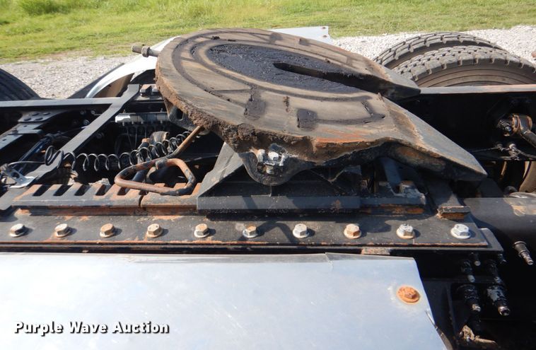 image for item HT9379 2013 Mack CHU613  semi truck