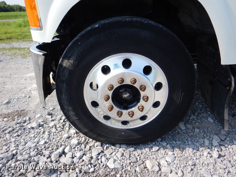 image for item HT9379 2013 Mack CHU613  semi truck